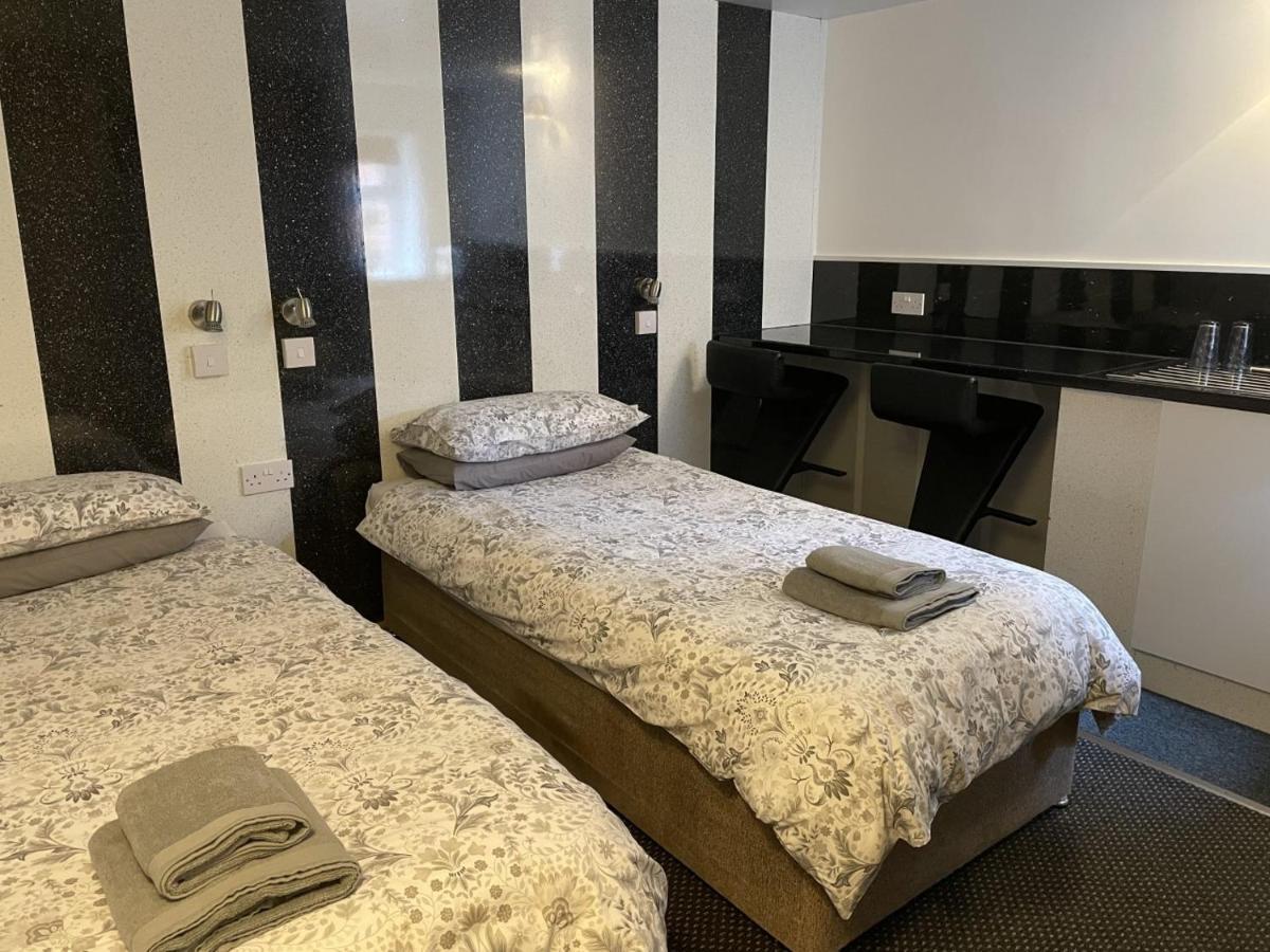 Oyo The Bentleys Guest house