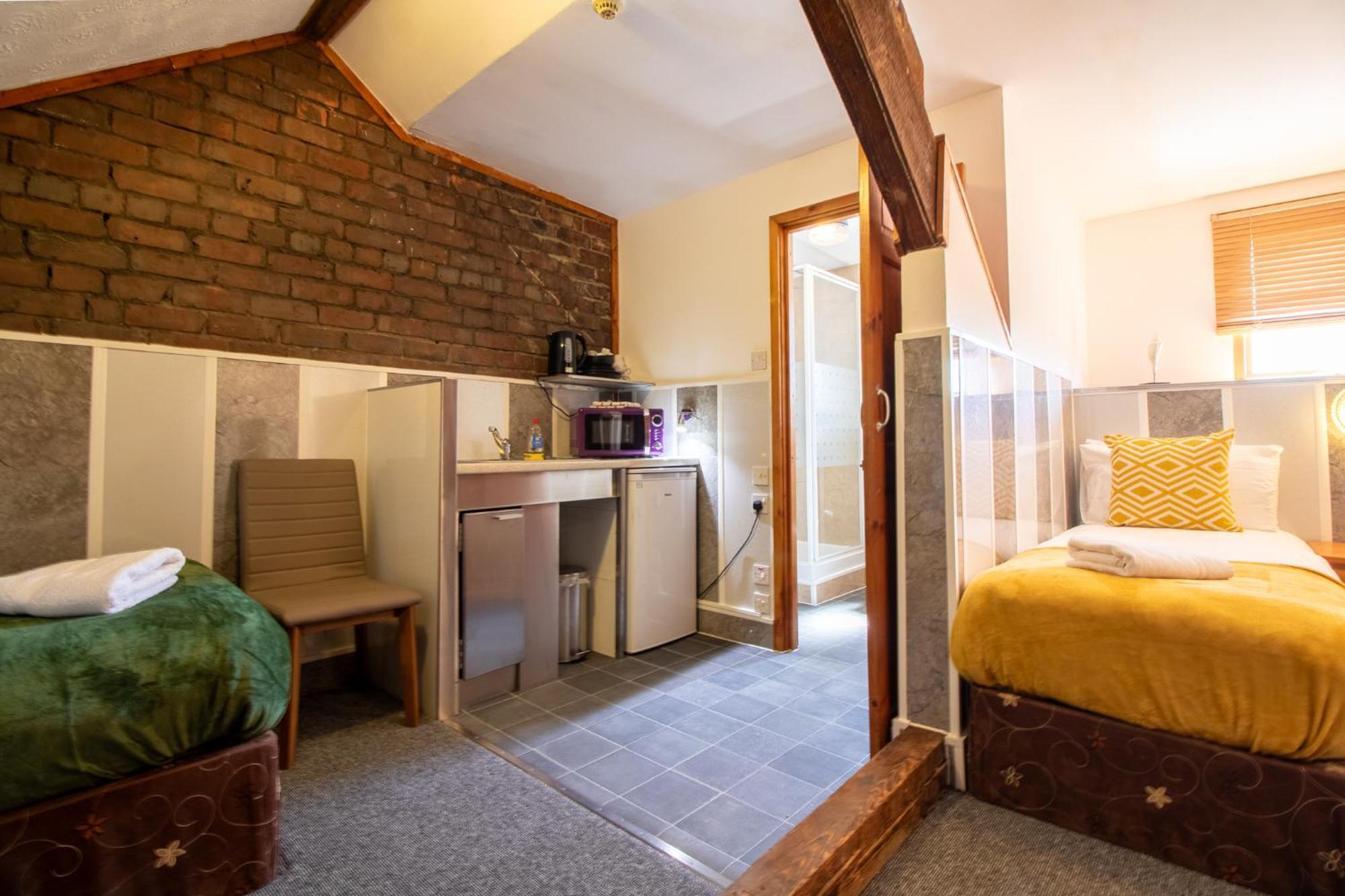 Bentleys Guest house 3*