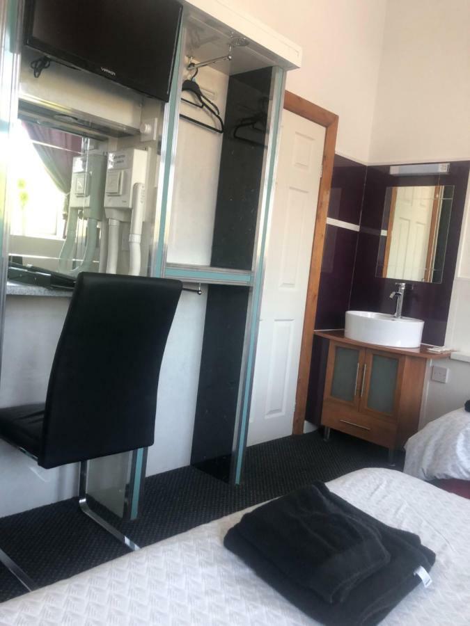 Bentleys Guest house 3*